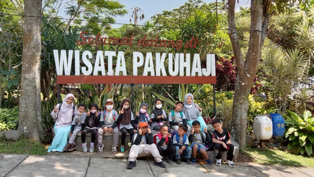 Latepost-Wisata Edukasi Bersama RA Al-Adzkar