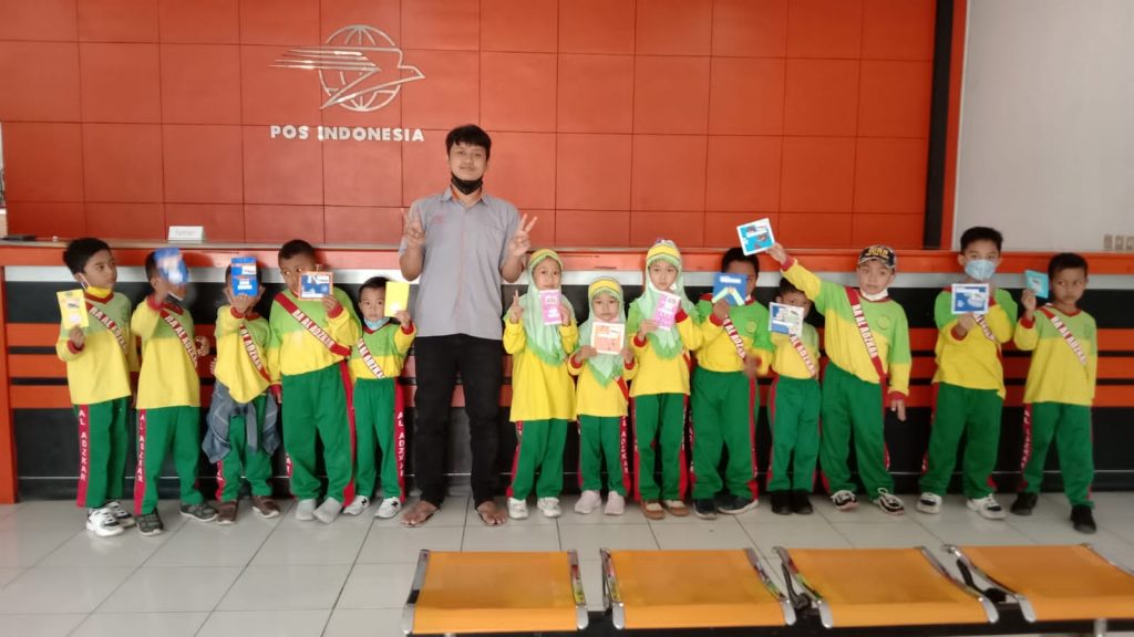 KUNJUNGAN MURID RA AL-ADZKAR KE KANTOR POS